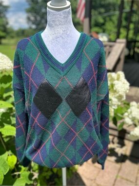 Impact Vintage Men’s Classic V-Neck Sweater with Leather Diamond Patches Size XL